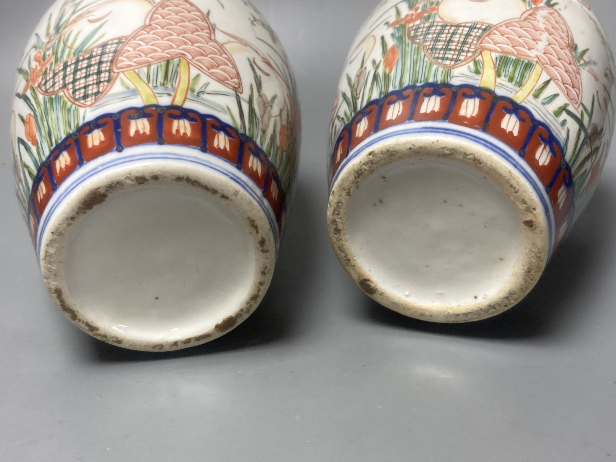 A pair of Japanese Kutani vases, height 23cm